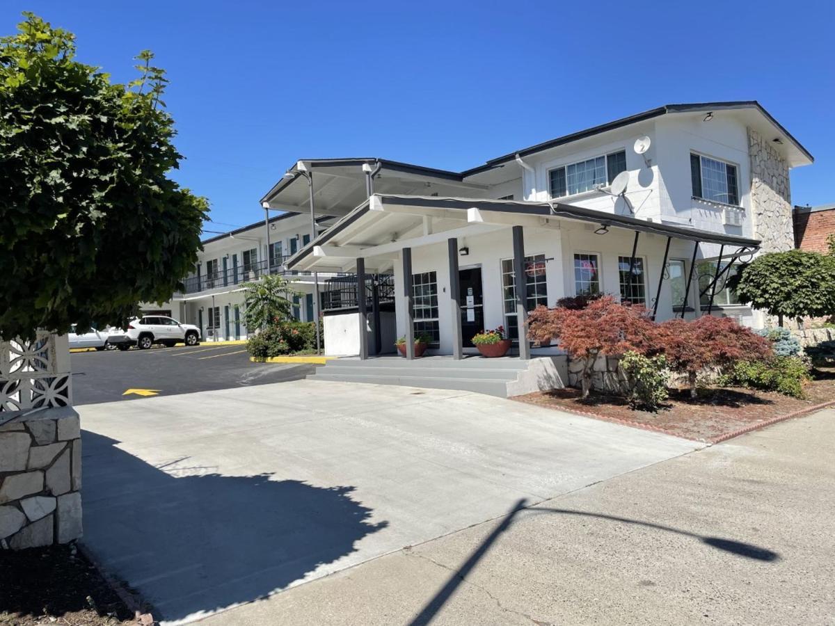 Downtown Inn Wenatchee Bagian luar foto